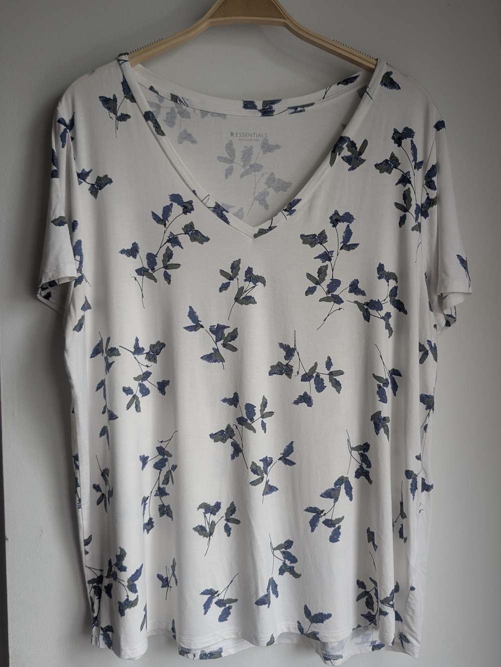 Reitmans White V-Neck Tee with Blue Floral Sprigs